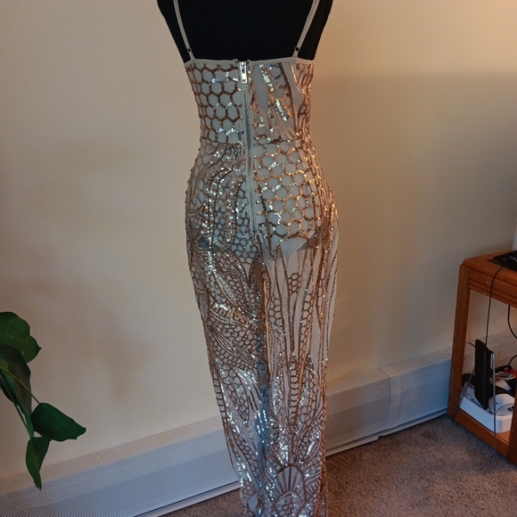 PrettyLittleThing Women's Jumpsuit Sleeveless Gold Sequins Size 4 Lace Legs - Picture 2 of 15